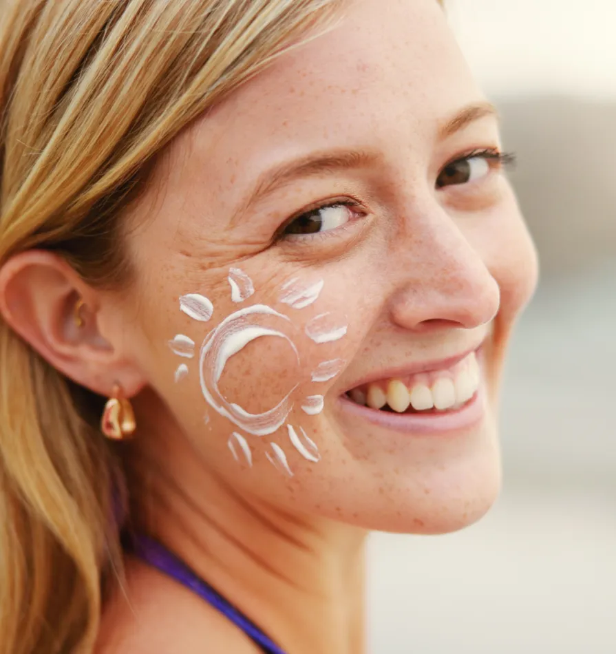 beaute-femme-peau-creme-soleil-protection