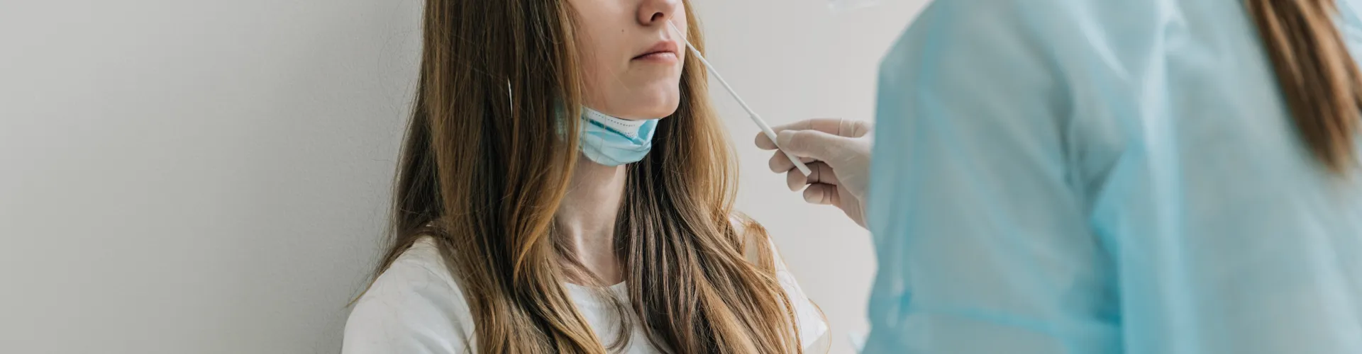 test-depistage-pharmacie-covid-19-femme