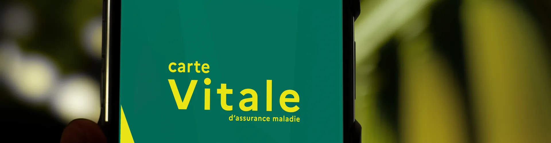carte-vitale-dématerialisée-smartphone